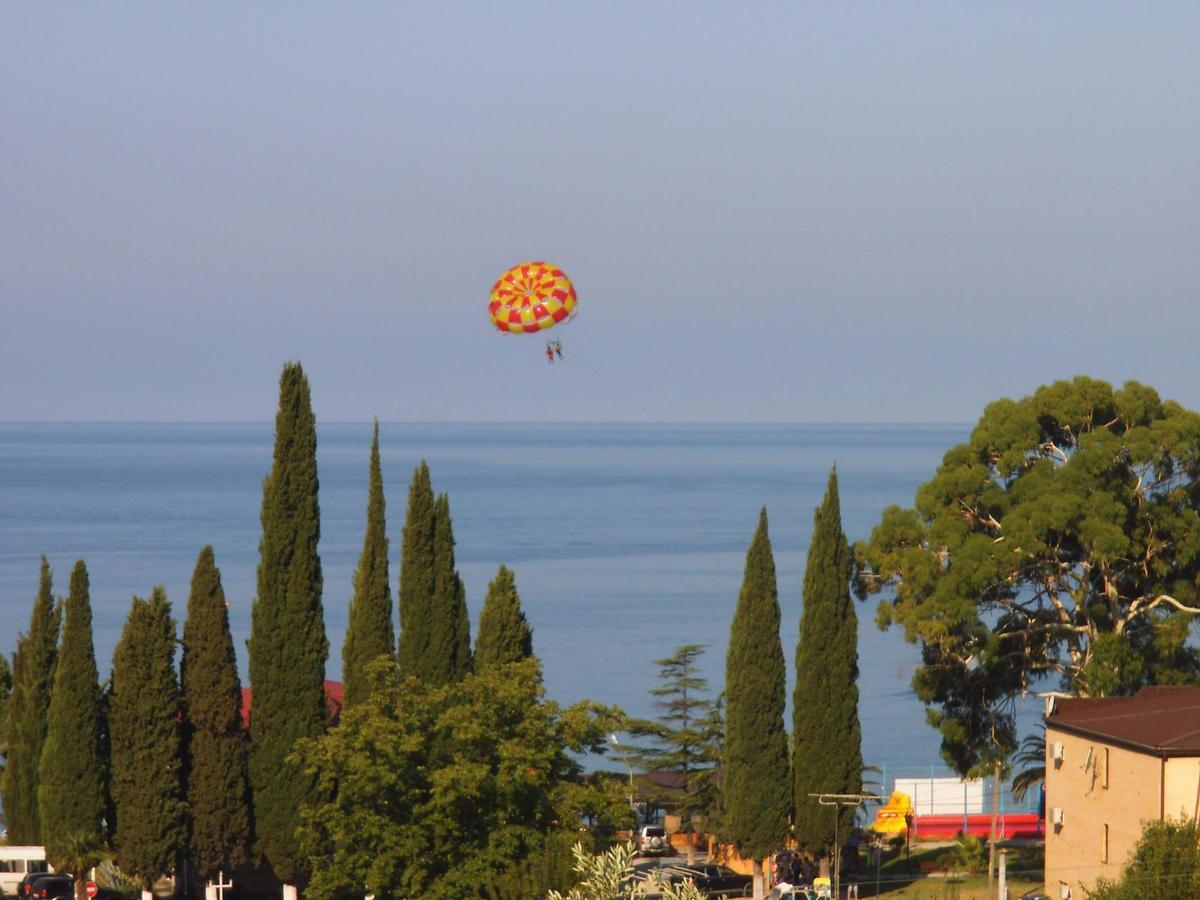Guest House U Antoniny Gagra Bagian luar foto
